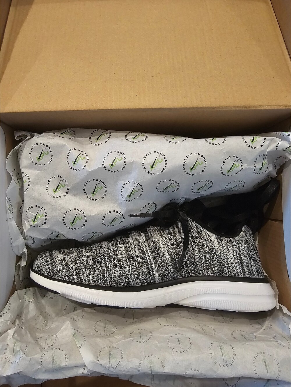 New ALO Yoga APL Techloom Pro W Running Shoes Size 6.5